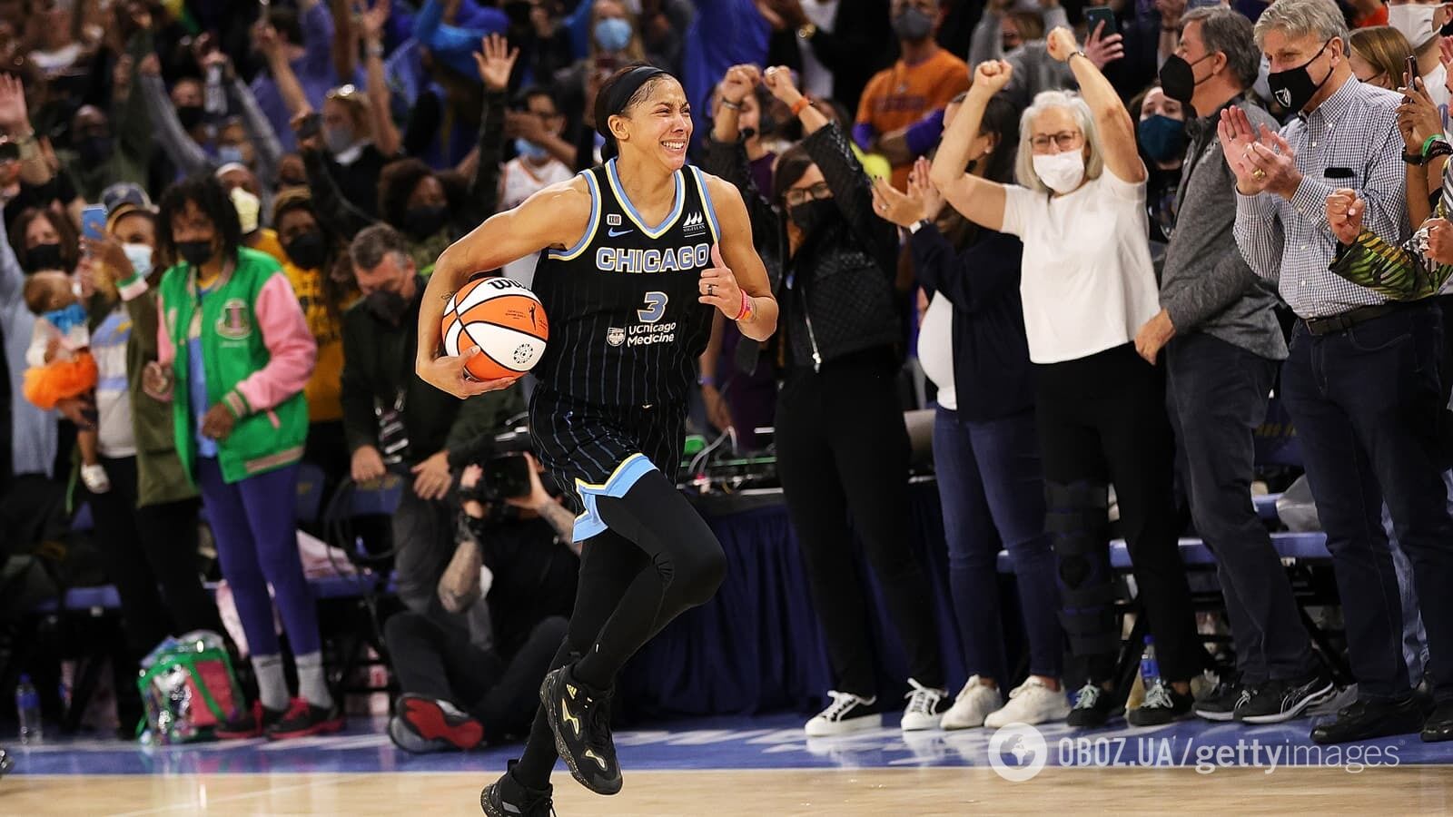 15 октября уроженка Чикаго Кэндис Паркер отпраздновала чемпионство WNBA Chicago Sky в последние секунды игры 4. Sky обыграла Phoenix Mercury со счетом 80-74