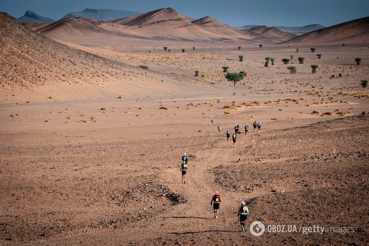 С 30 сентября по октябрь прошел 35-й ежегодный Marathon des Sables. 11 в пустыне Сахара