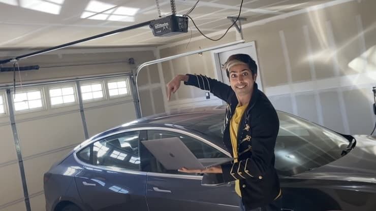 Доход до $800 в месяц: блогер превратил Tesla в криптоферму на колесах