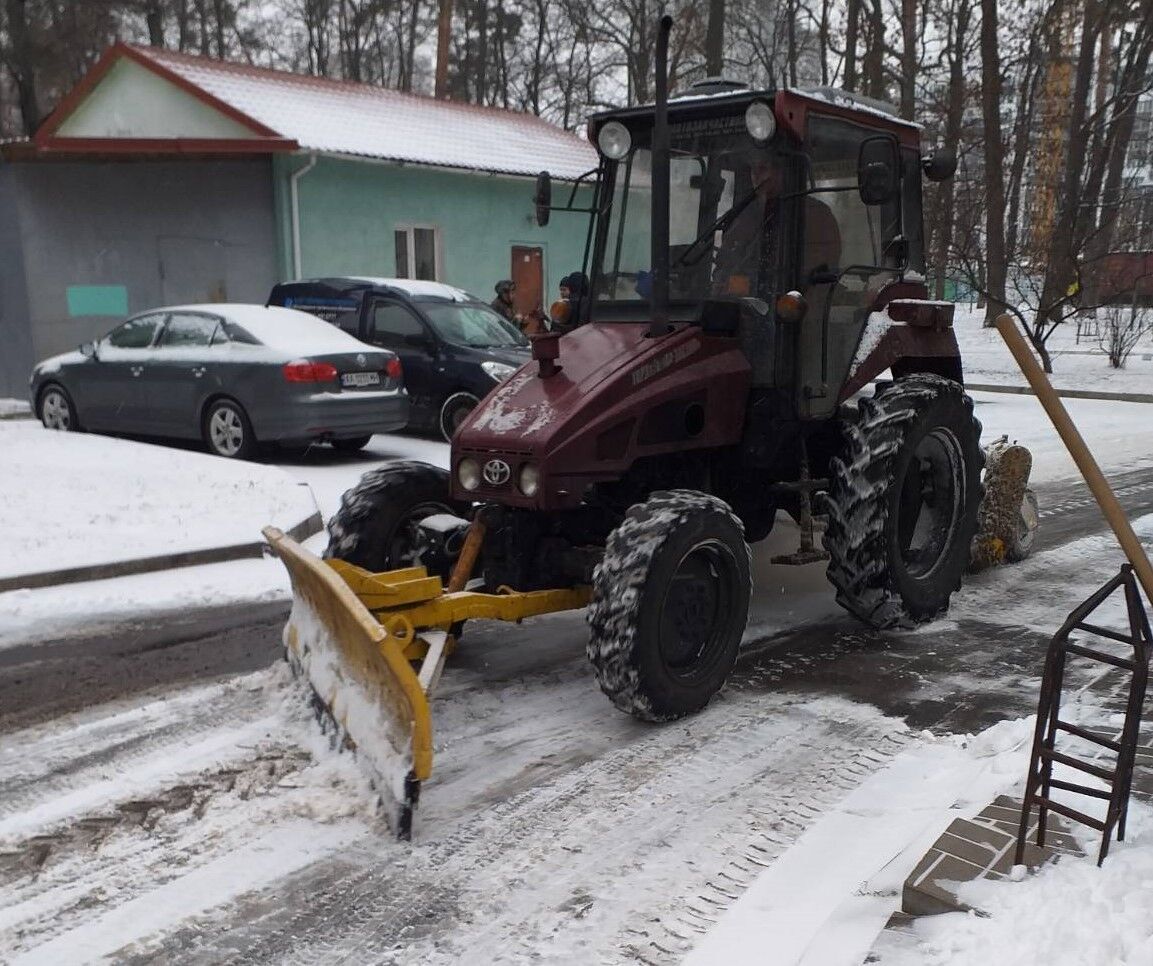 Ночью работало более 300 единиц спецтехники.