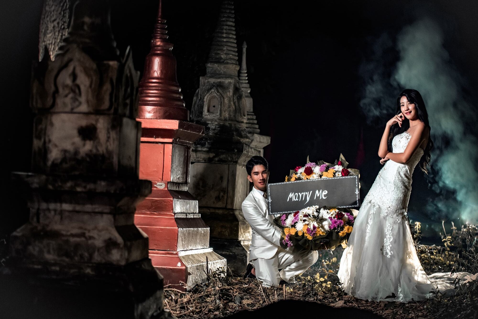 Пара з Таїланду влаштувала незвичайну фотосесію