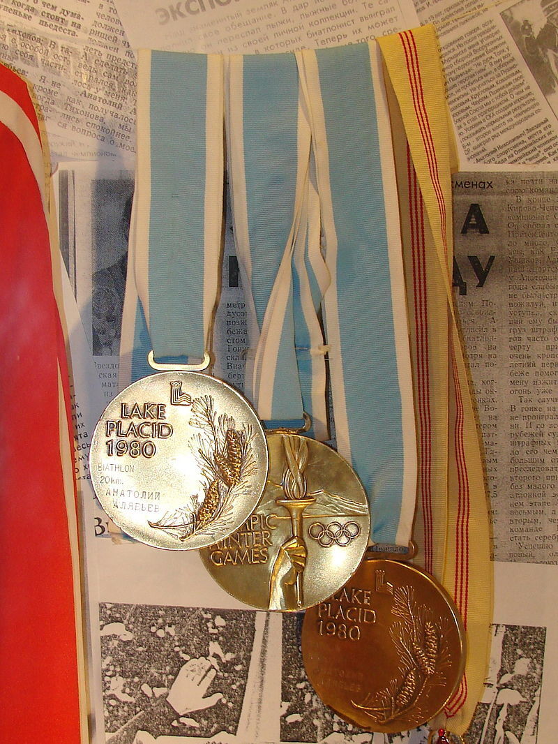 Две золотые и бронзовая медаль XIII Зимних Олимпийских игр в Лейк-Плэсиде