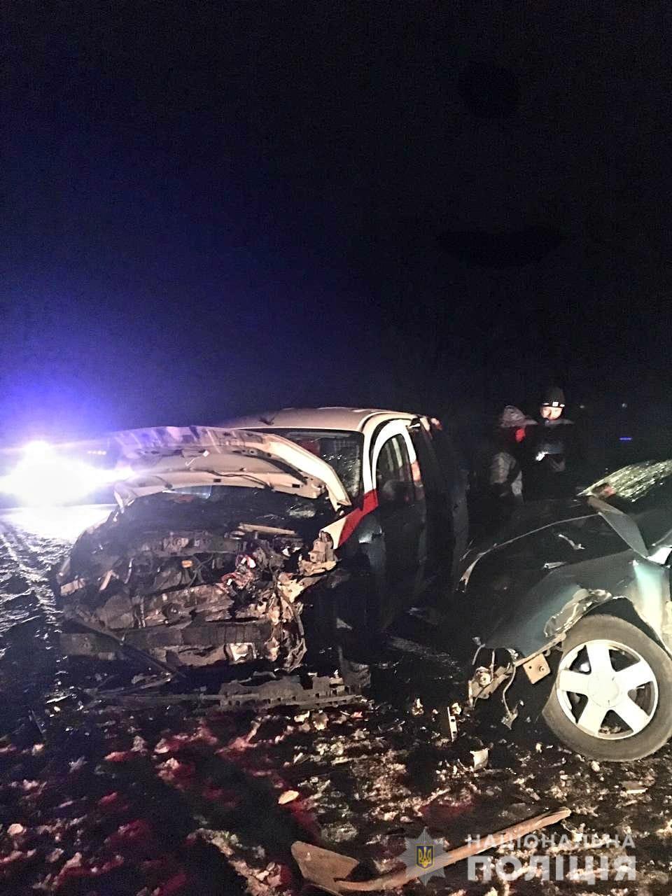 Внаслідок аварії травми отримали водій та пасажир однієї з машин.