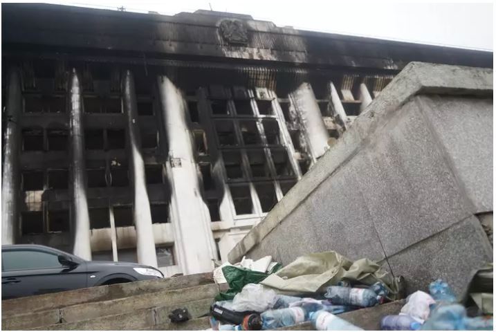 Сгоревшее здание акимата в Алматы