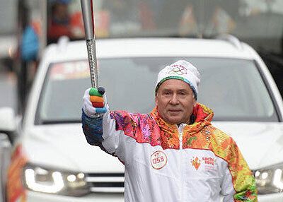 Аляб'єв під час естафети олімпійського вогню (2014 рік)