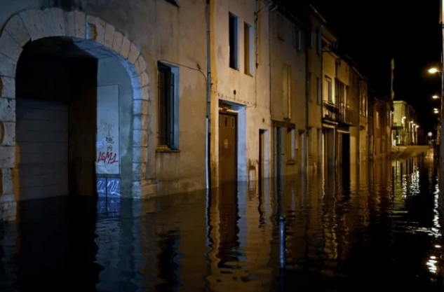 Город наводнен.