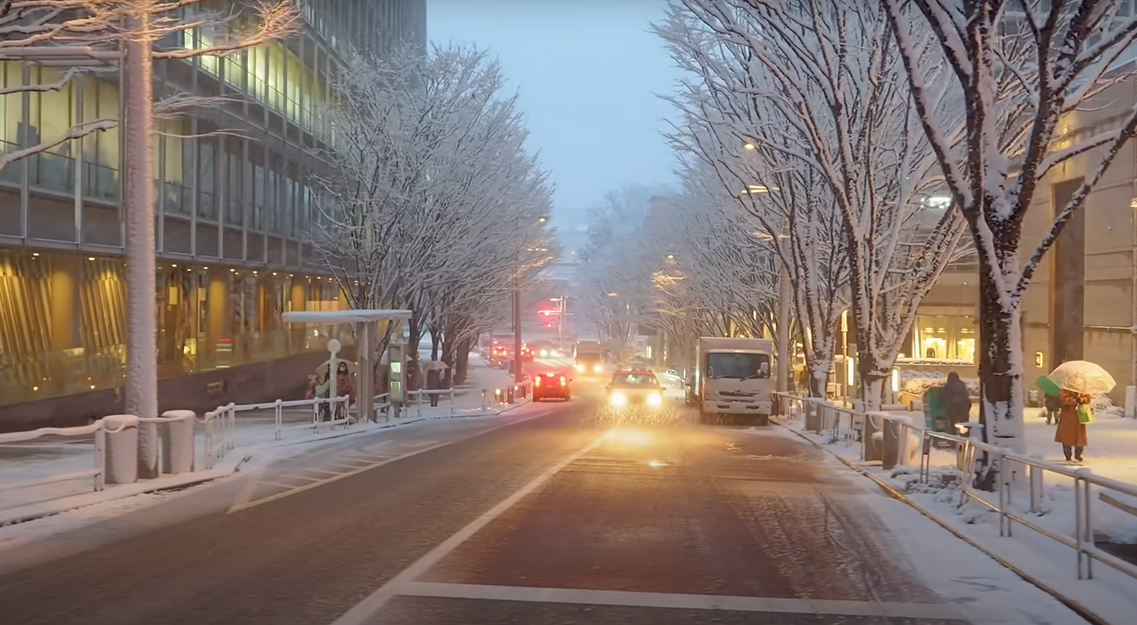 Улицы Японии, засыпанные снегом.