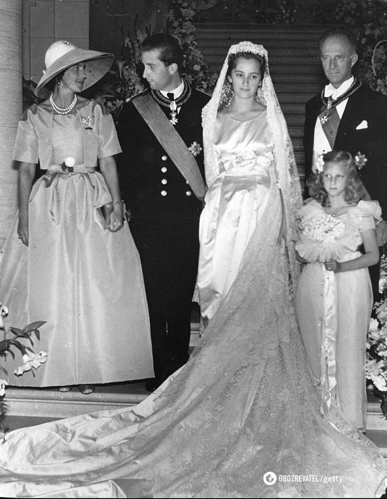 Паола Руффо ди Калабриа на свадьбе была без короны.