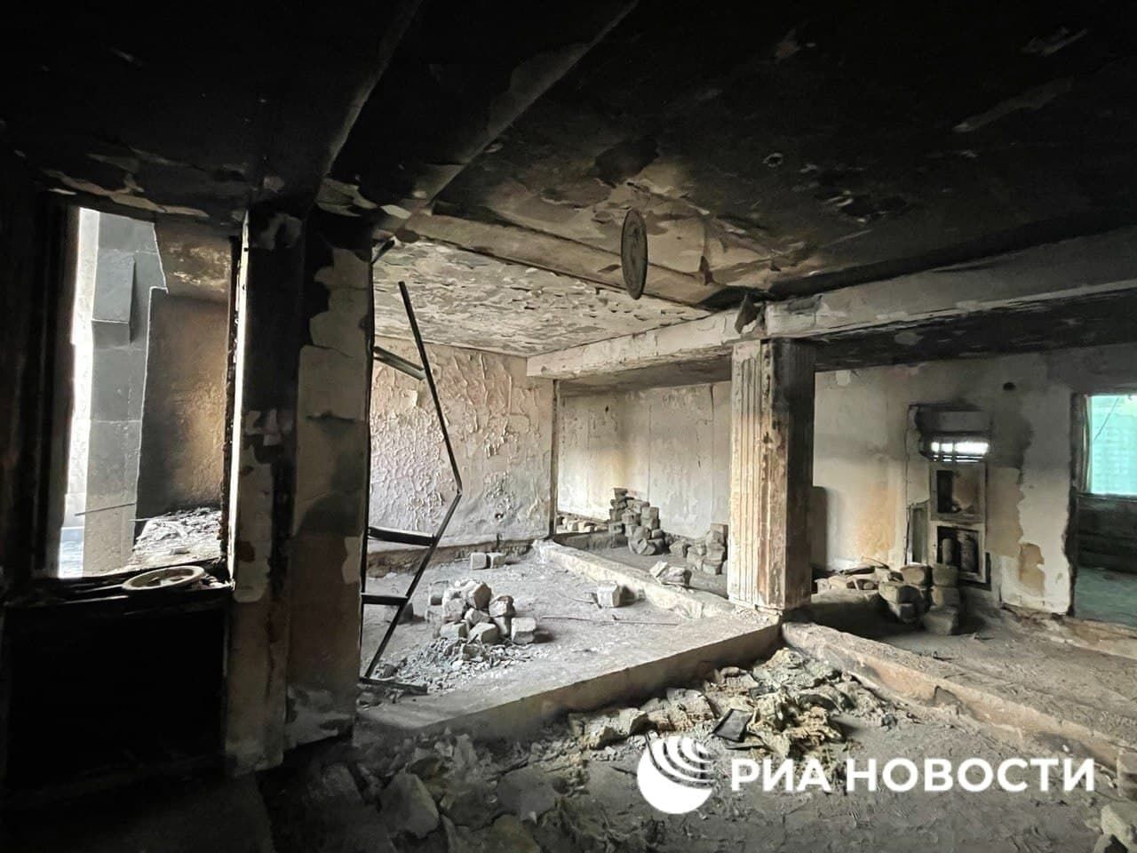 Будівля мерії Алмати після погромів.