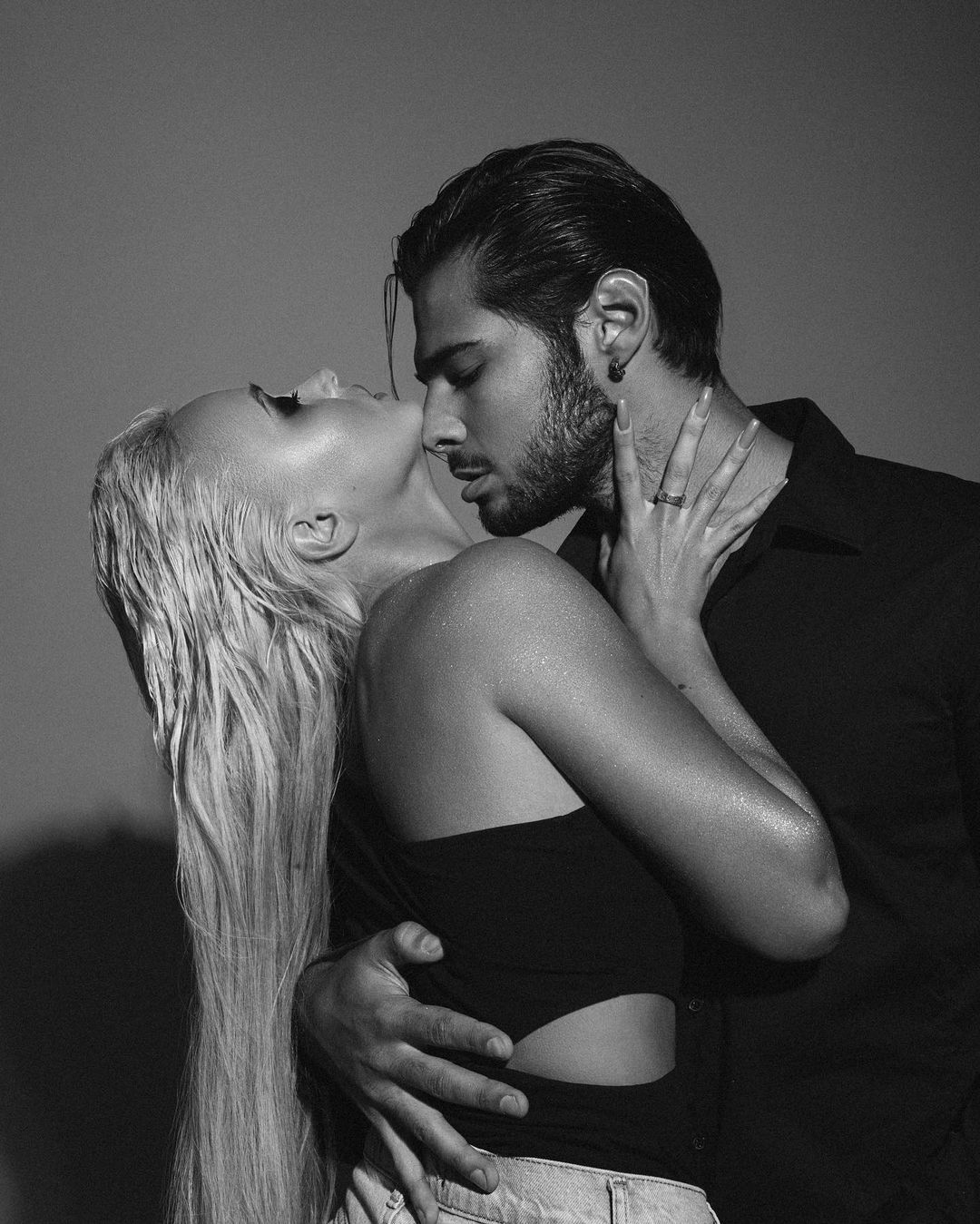 Nikita Lomakin отважился на совместный страстный фотосет со своей девушкой