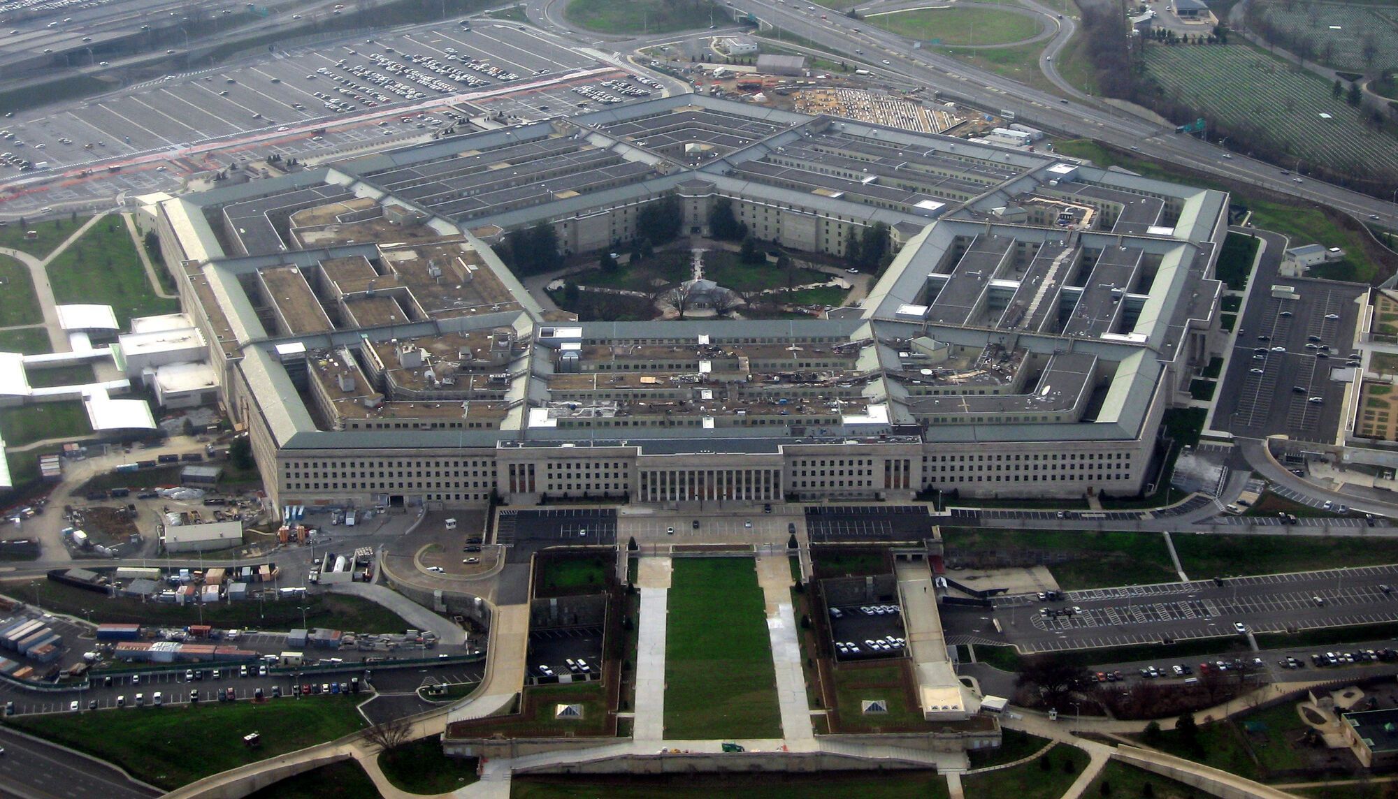 Будівля Пентагону має форму правильного п'ятикутника