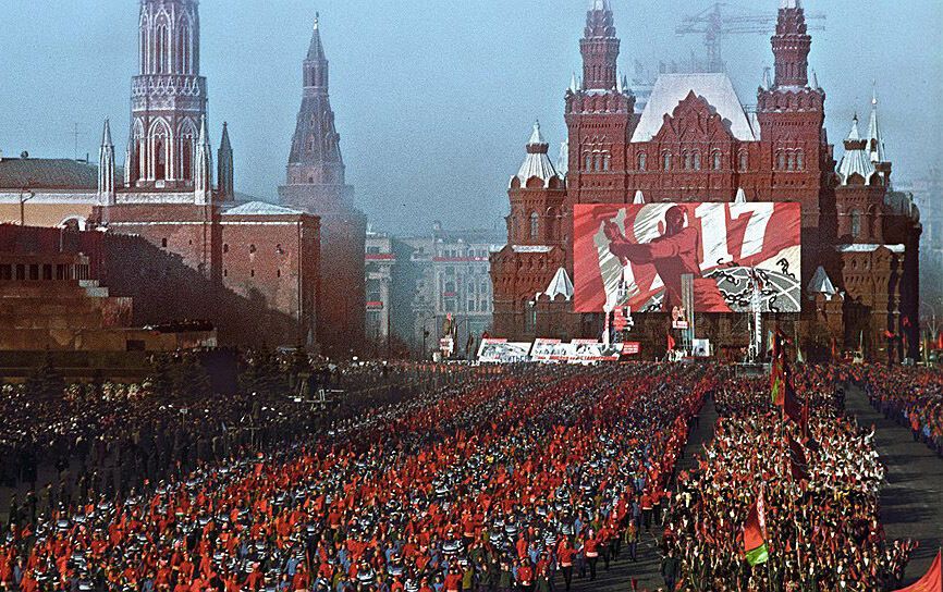 Хоть голодные, но "великие": 6 причин, почему россияне любят СССР