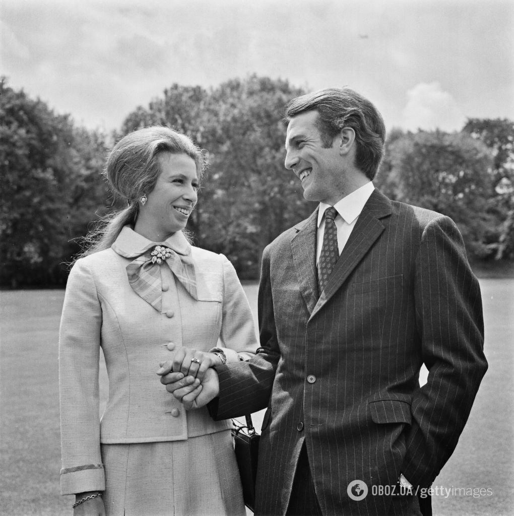 Принцесса Анна и ее первый супруг Марк Филлипс на территории Букингемского дворца.