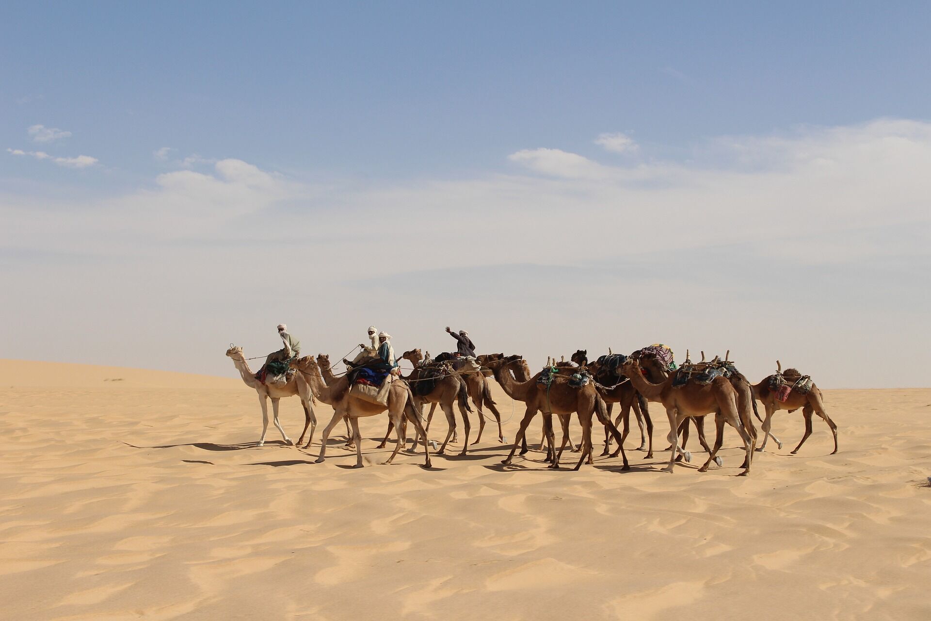 В Чад їдуть заради подорожі пустелею.