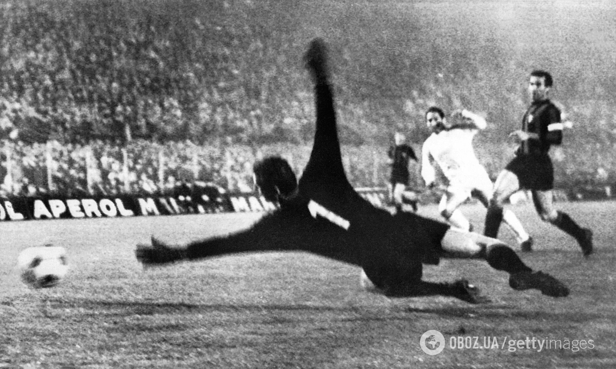 Хенто атакует ворота "Милана" в 1966 году.