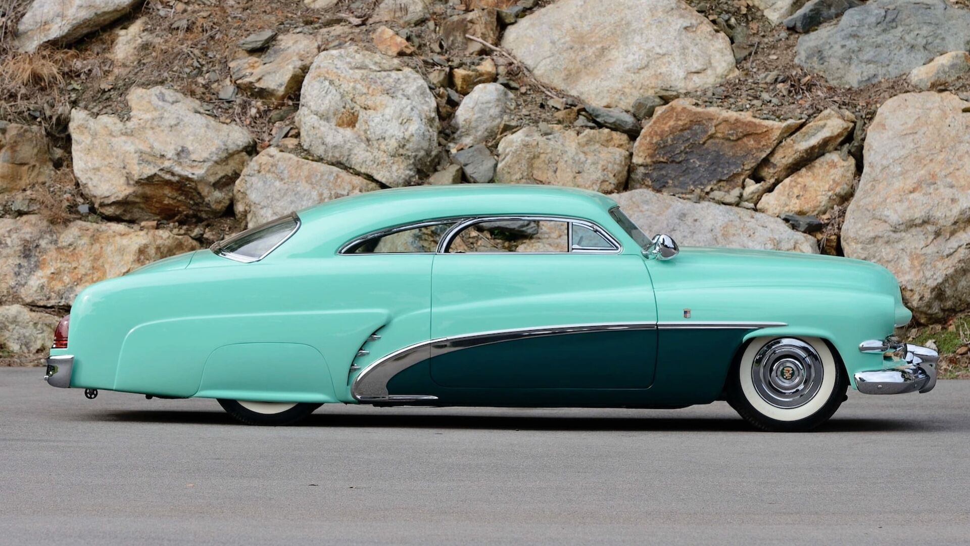 Ефектне купе було замовлено бізнесменом та великим любителем автомобілів Бобом Хірохата у 1952 році