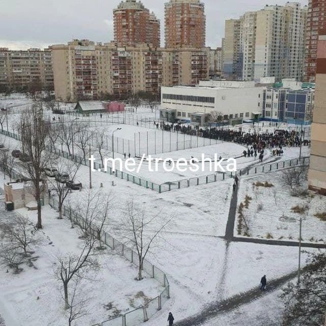 В одной из школ Троещины проводили эвакуацию детей.