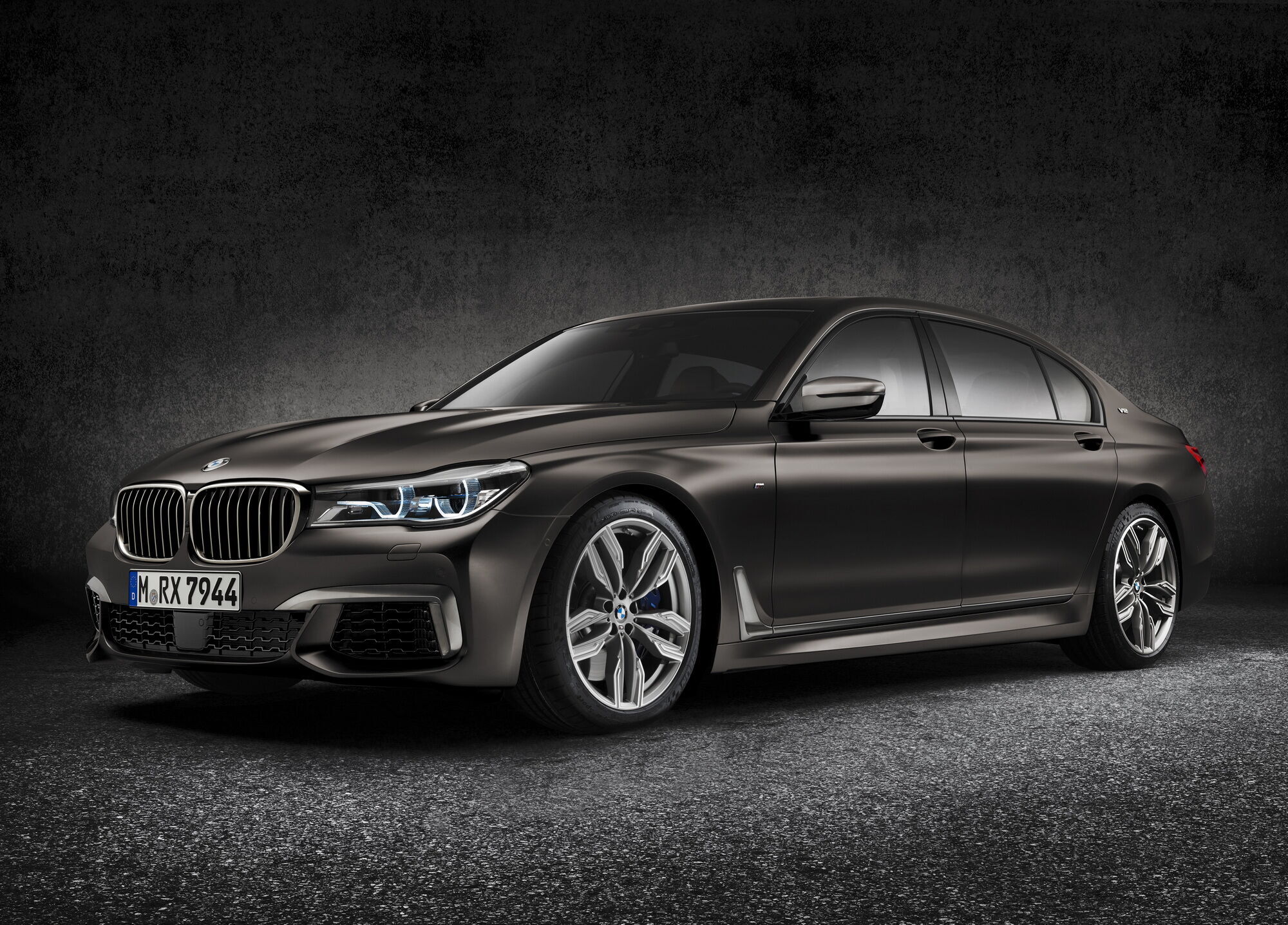 BMW випустить лімітовану серію M760i Final V12 Edition