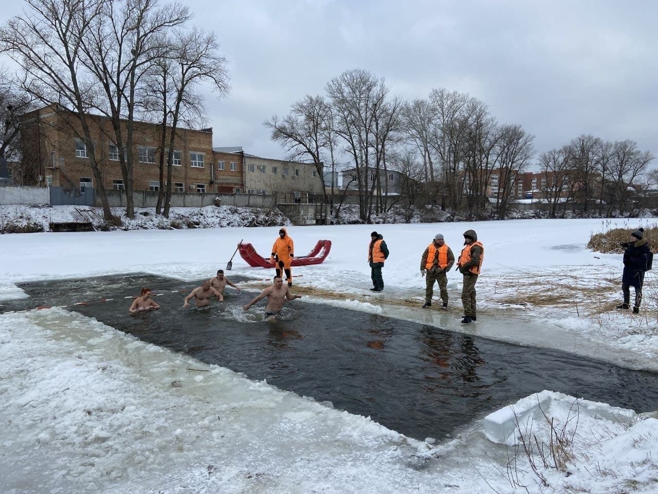 На водоймах чергують рятувальники