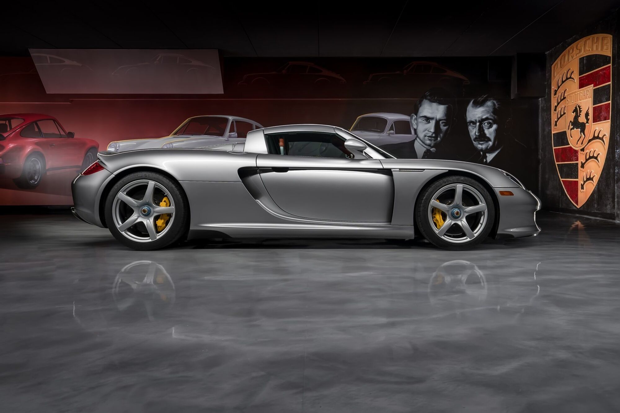 Максимальная скорость Porsche Carrera GT достигала 330 км/ч
