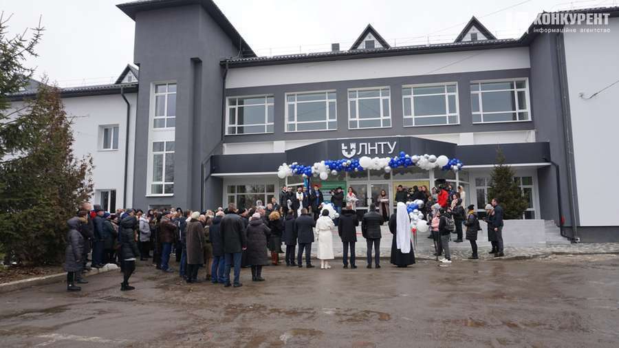 Університетський спорткомплекс вирішили відкрити з помпою