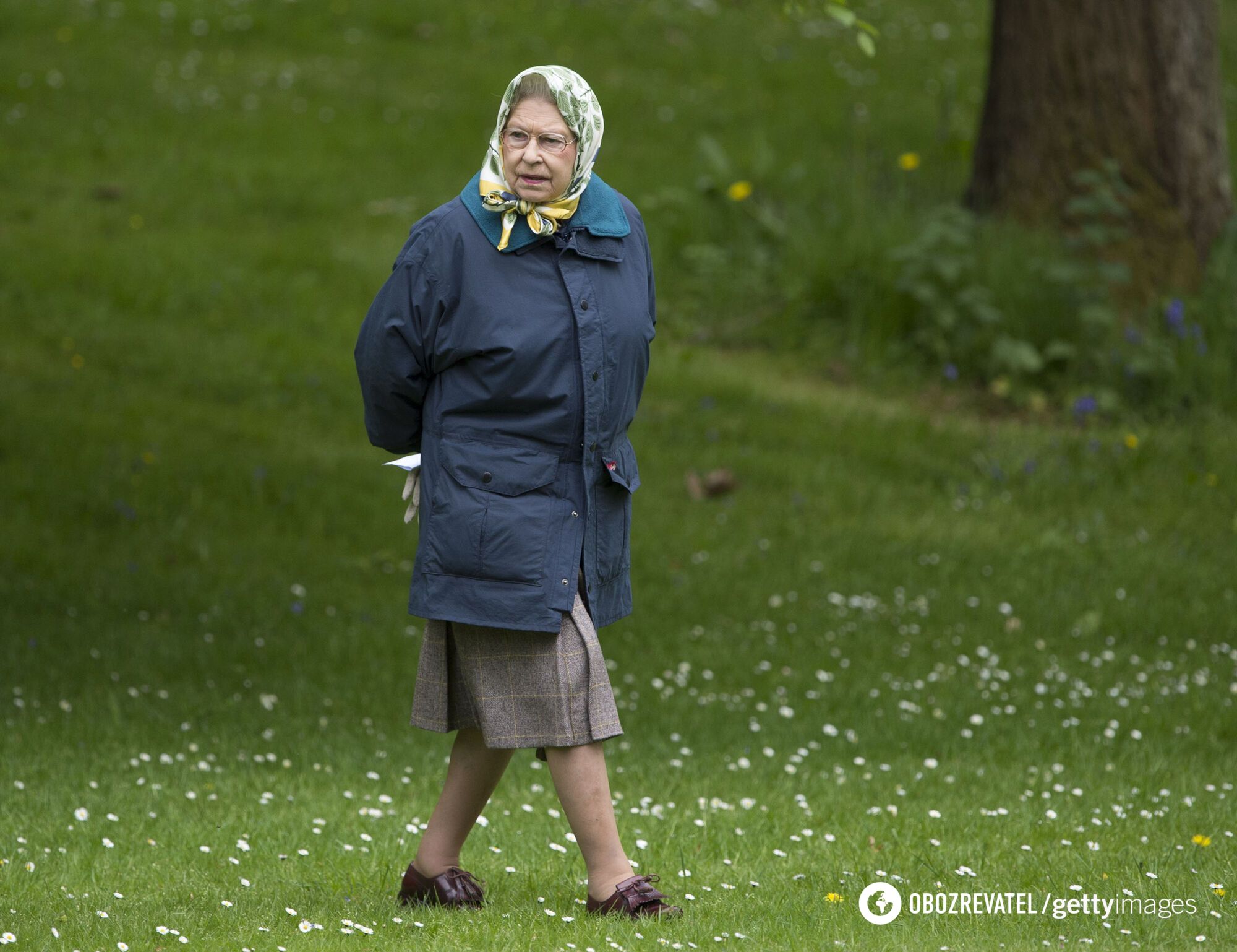 Королева выбирает медленную прогулку на свежем воздухе