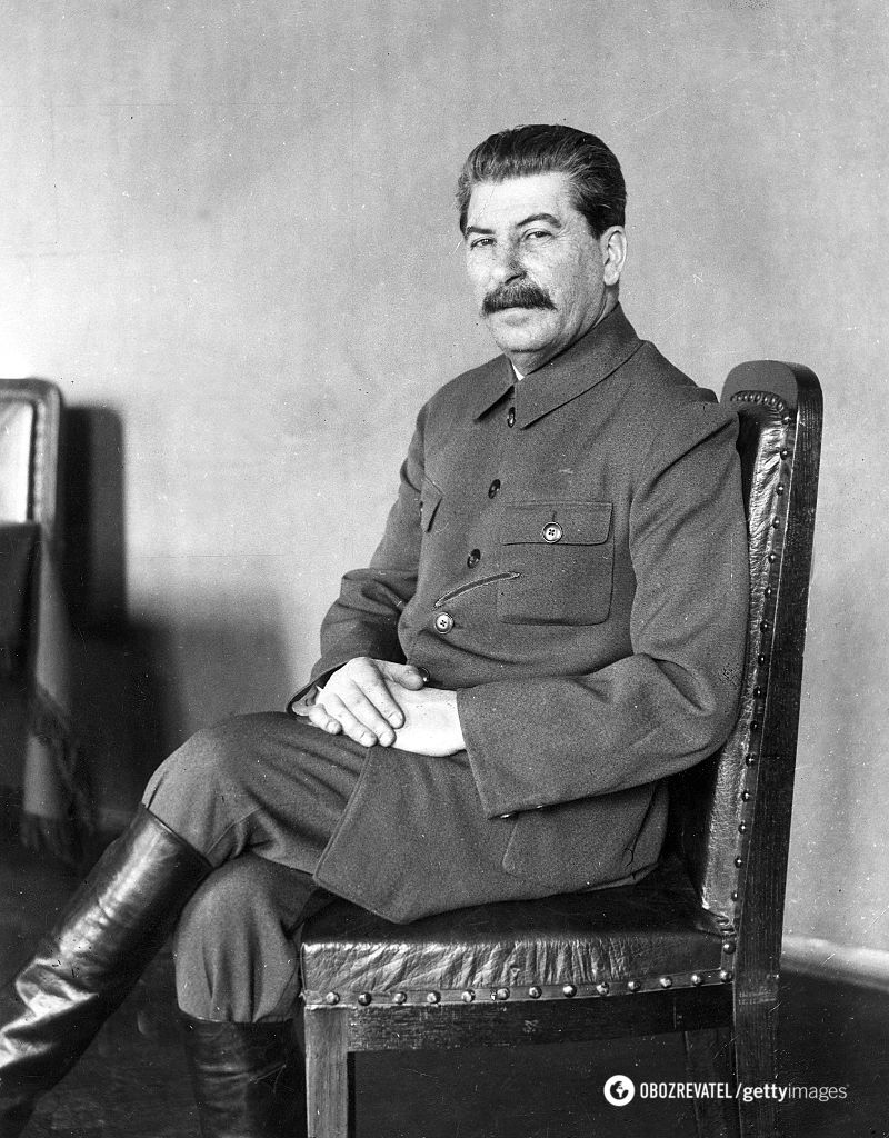 Иосиф Сталин – бывший глава правительства СССР.