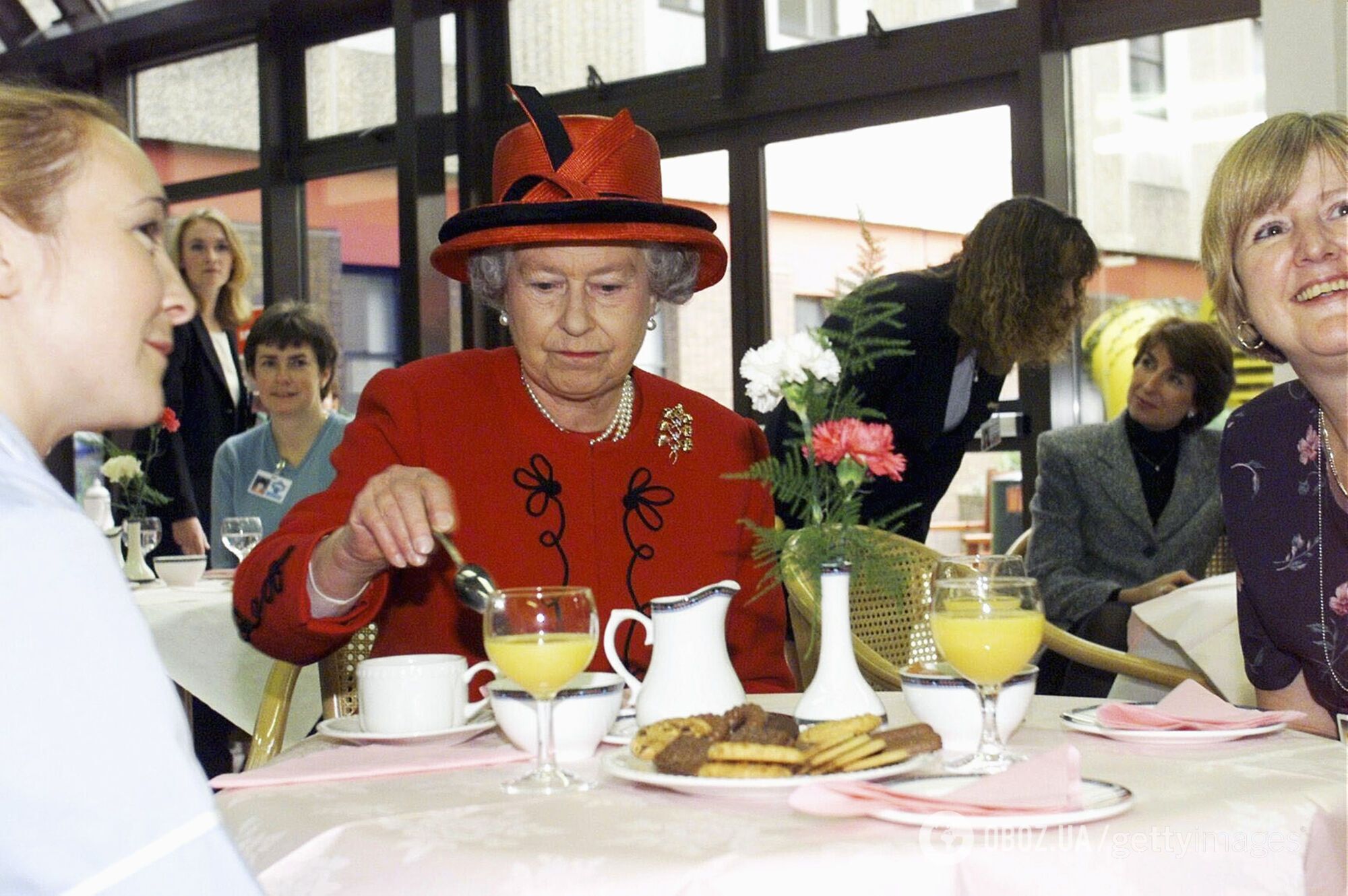 Королева вечеряє продуктами, які містять білок