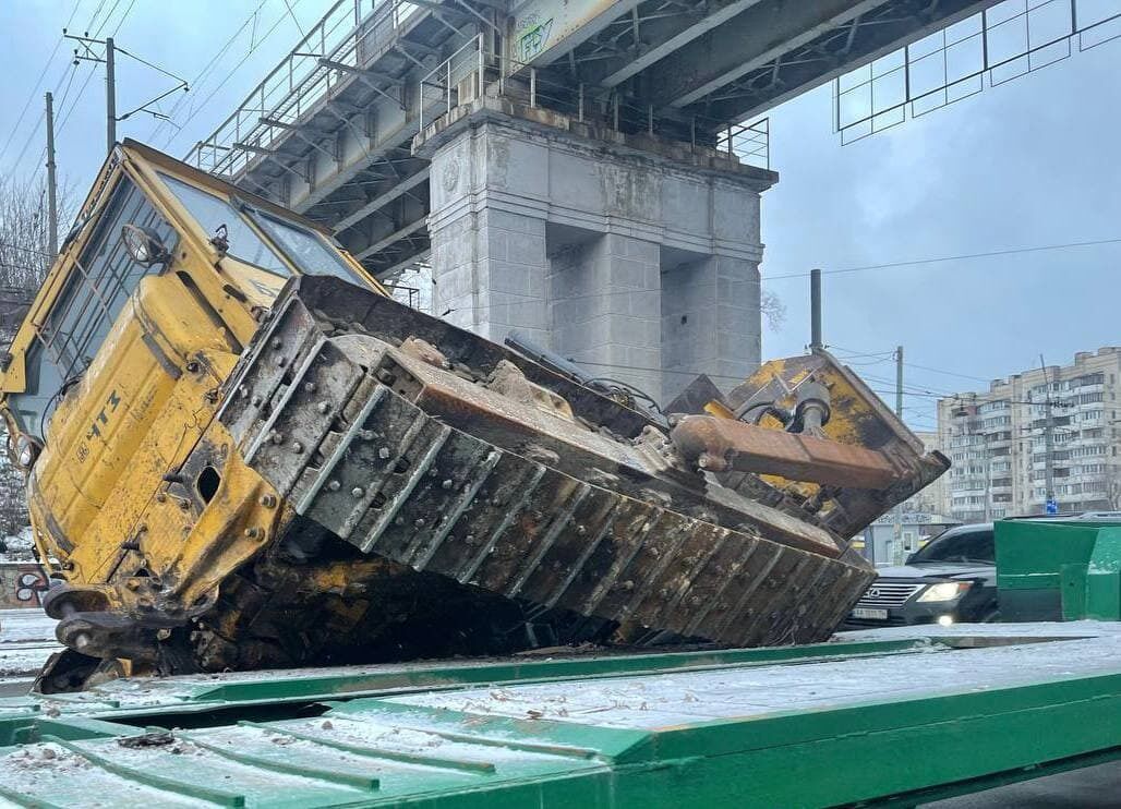 Предварительно біло установлено, что бульдозер не был нормально закреплен.