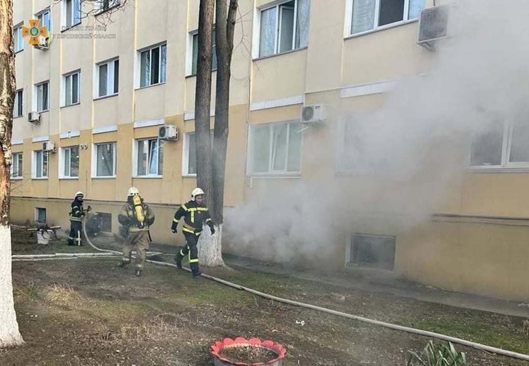 Через щільне задимлення евакуювали десятки людей