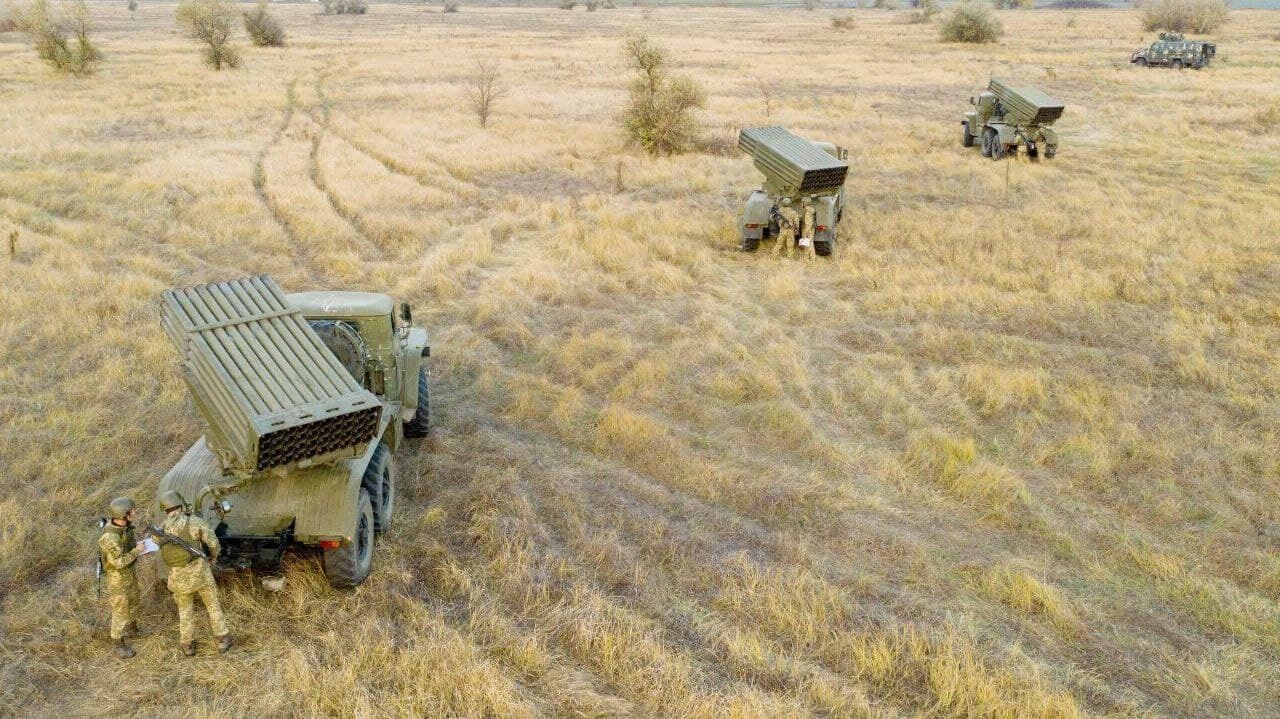 Военные совершили стрельбу из "Градов"