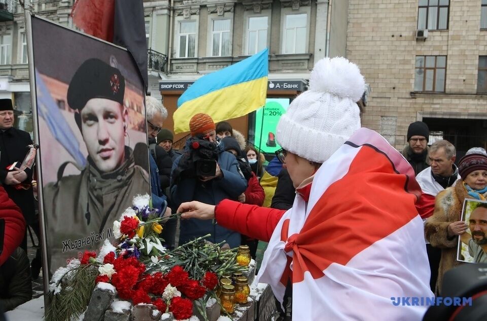В центре столицы почтили память первых убитых на Майдане