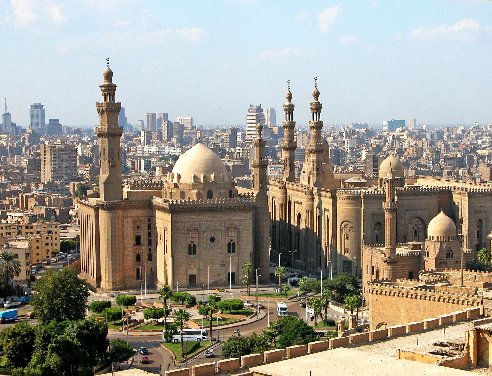 В Каїр приїжджають за давніми пам'ятками та цікавими екскурсіями.