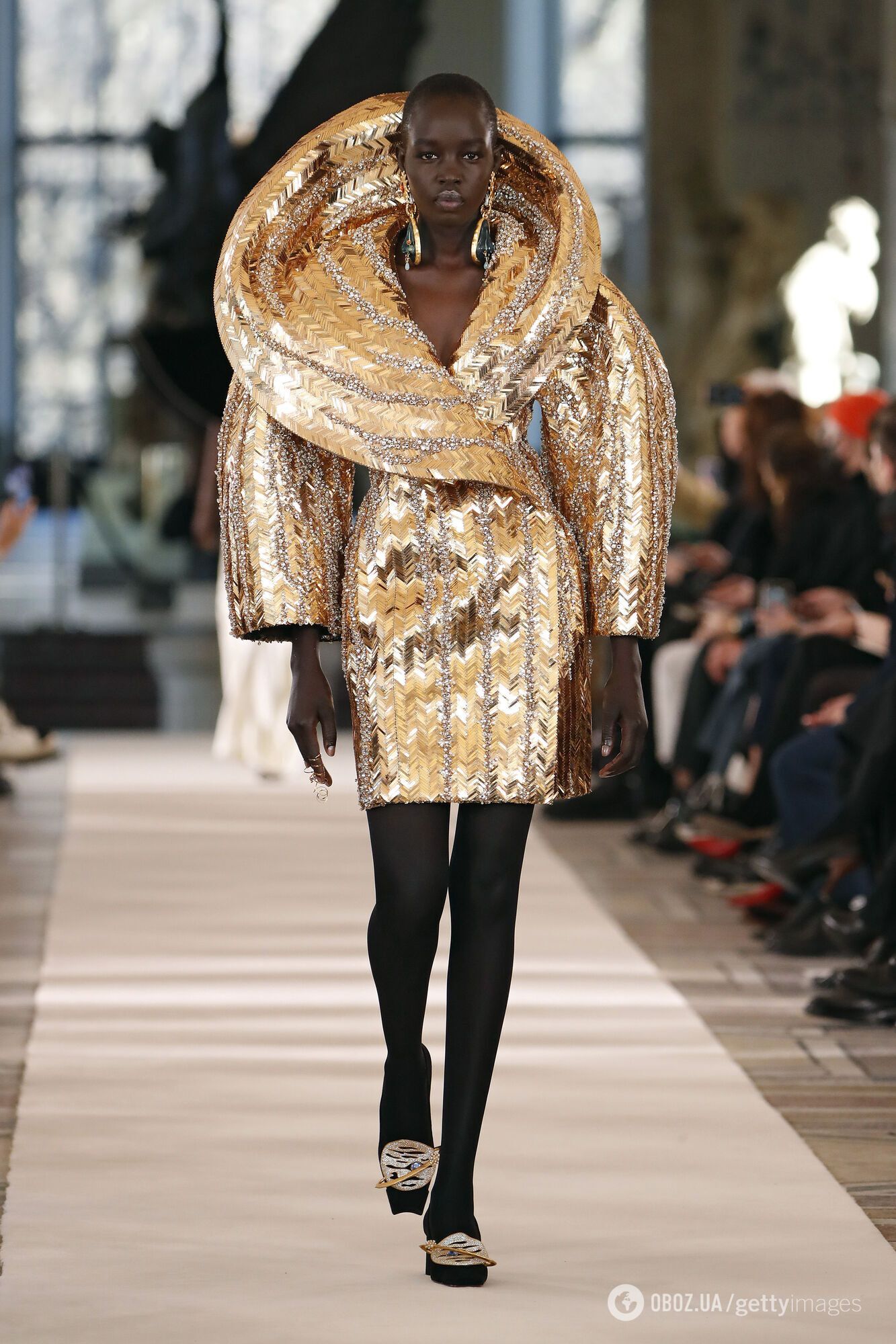 Schiaparelli Couture представил роскошные образы