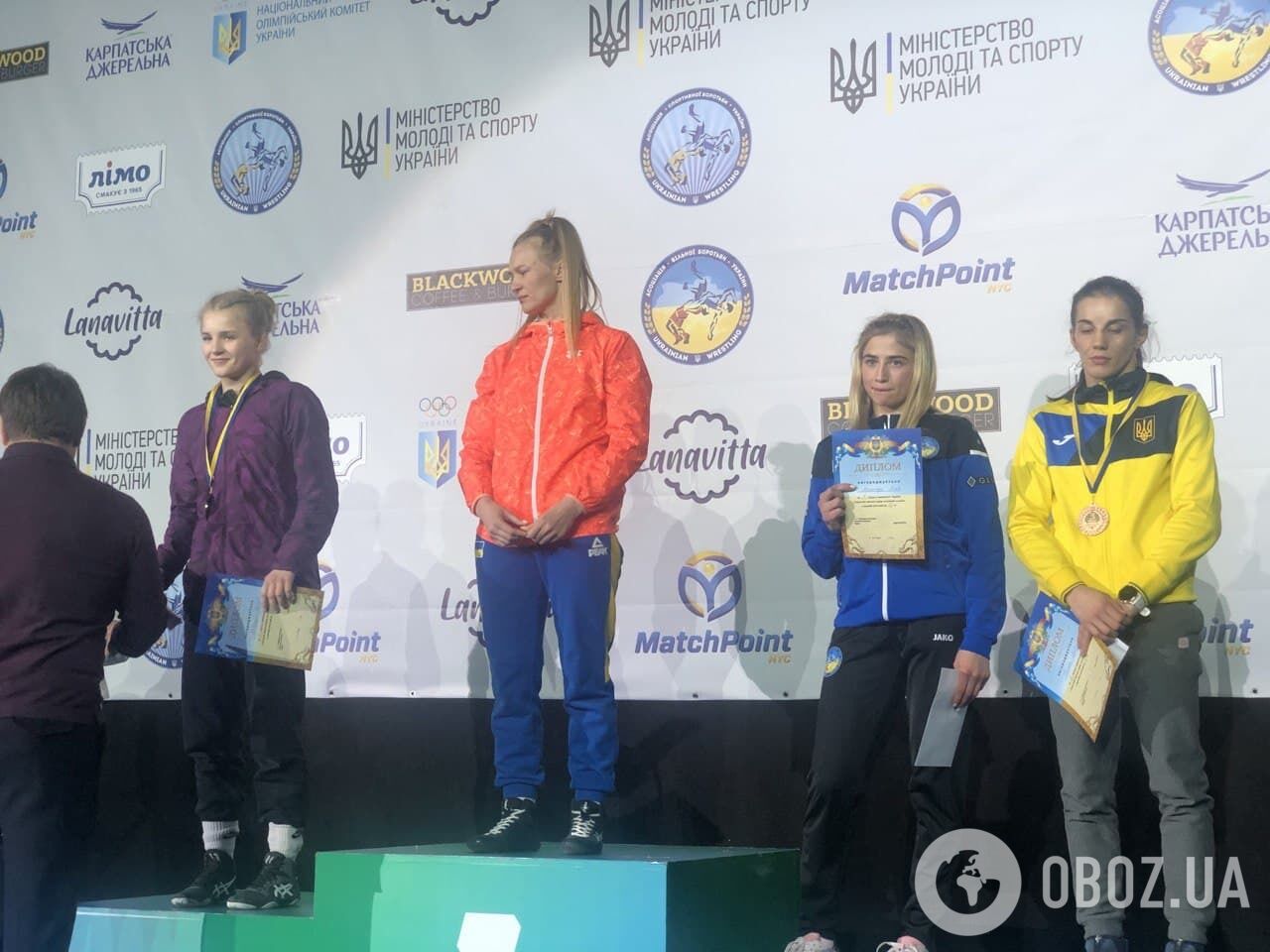 Награждение девушек на чемпионате Украины.