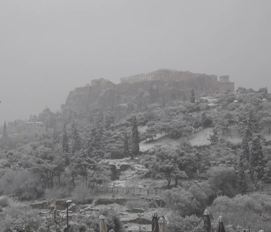 Мощный погодный фронт "Эллис" накрыл греческие курорты