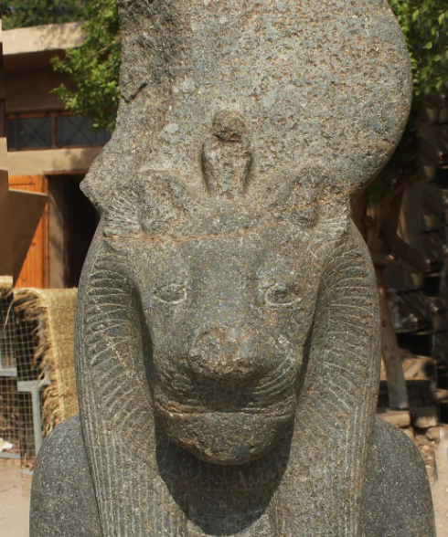 У Єгипті знайшли гігантські статуї діда Тутанхамона. Фото з гробниці