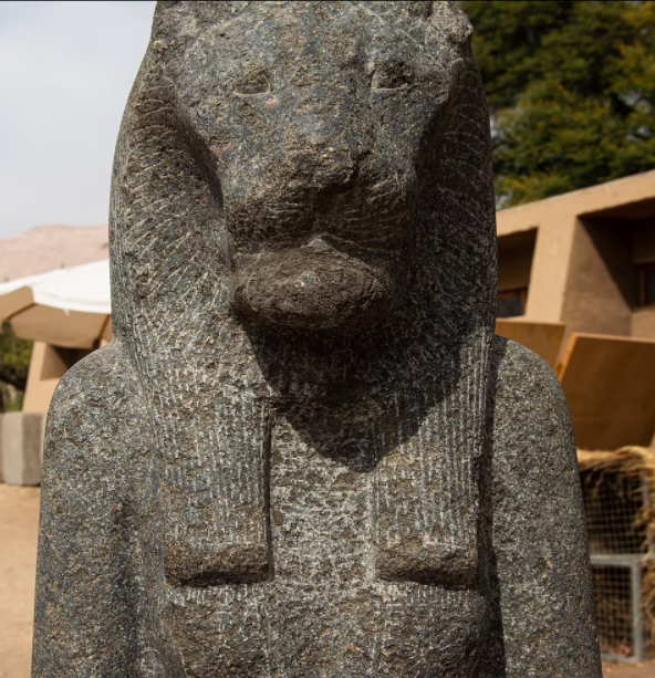 Аменхотеп царював 38 років і кілька місяців.