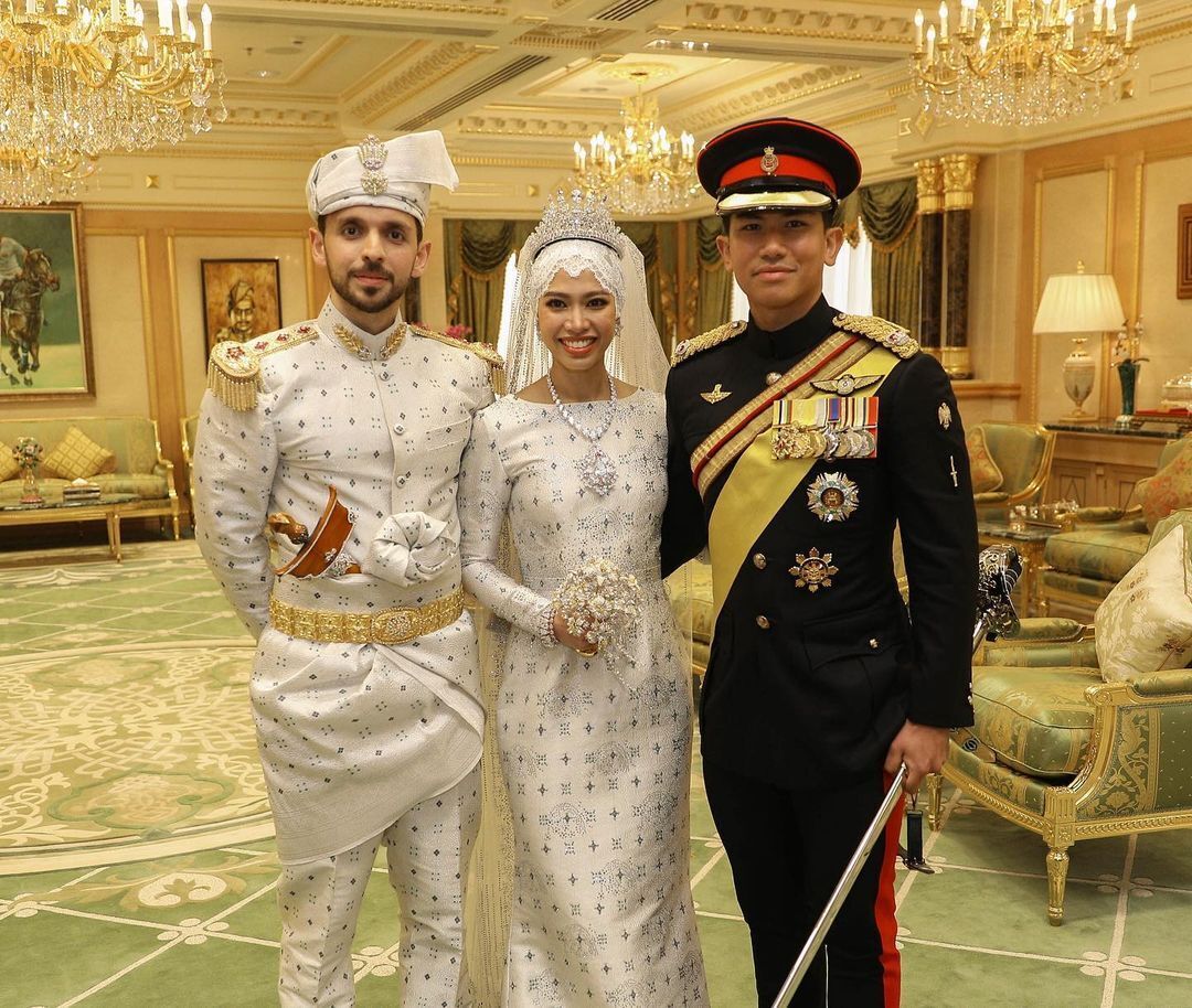 Аванг Абдуллу Набиль Махмуд Аль-Хашими, его жена, принцесса Брунея Фадзилла Любабул, и ее брат Матин