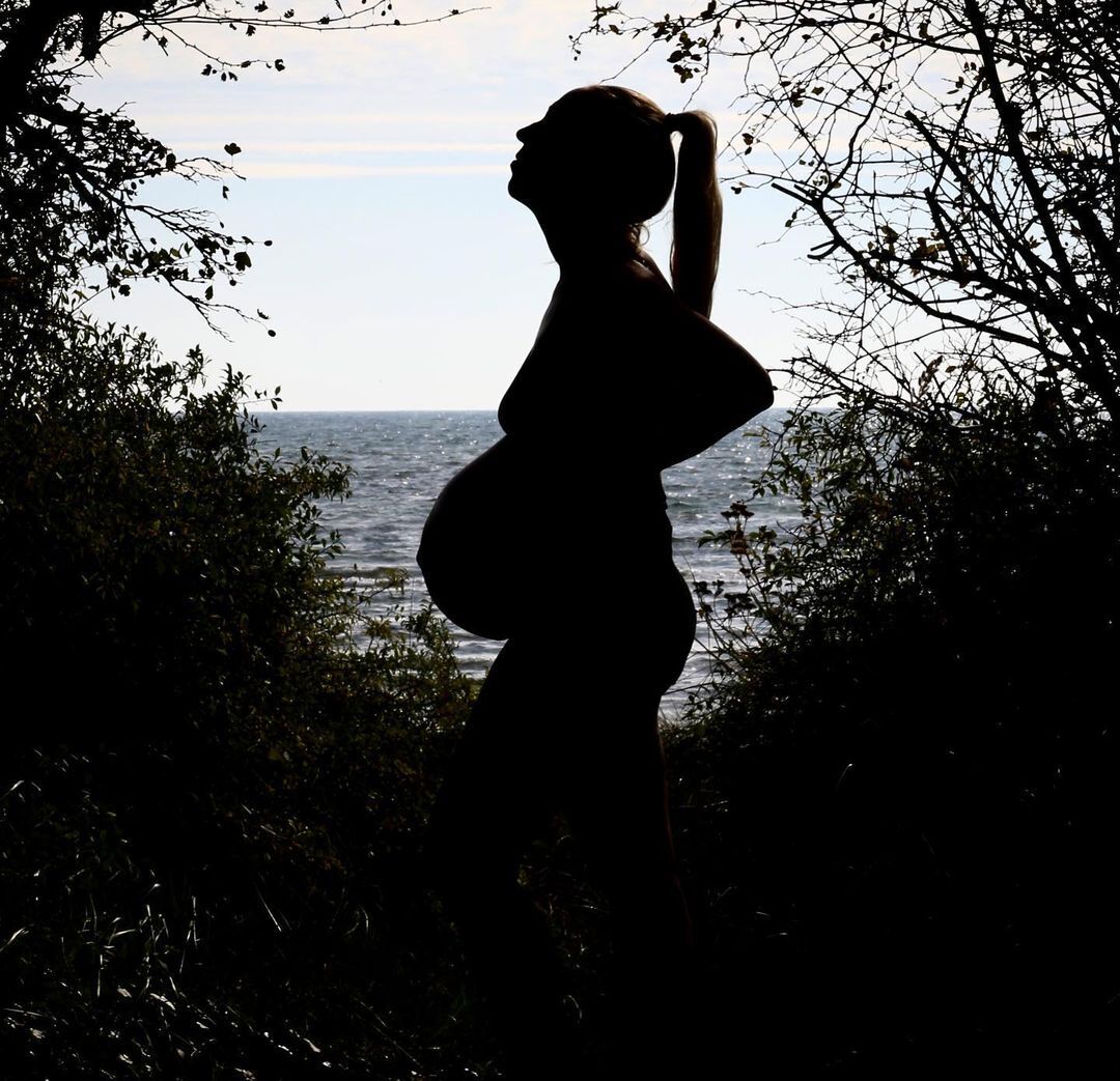 Датчанка прославилась в сети из-за беременного живота