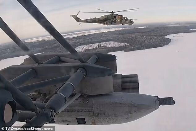 У Ленінградській області на заході Росії проходять бойові гелікоптерні навчання