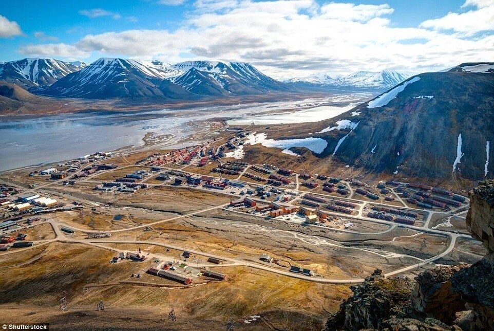 Сегодня некогда шахтерский поселок превратился в важный туристический центр Норвегии, куда ежегодно прибывают тысячи путешественников.