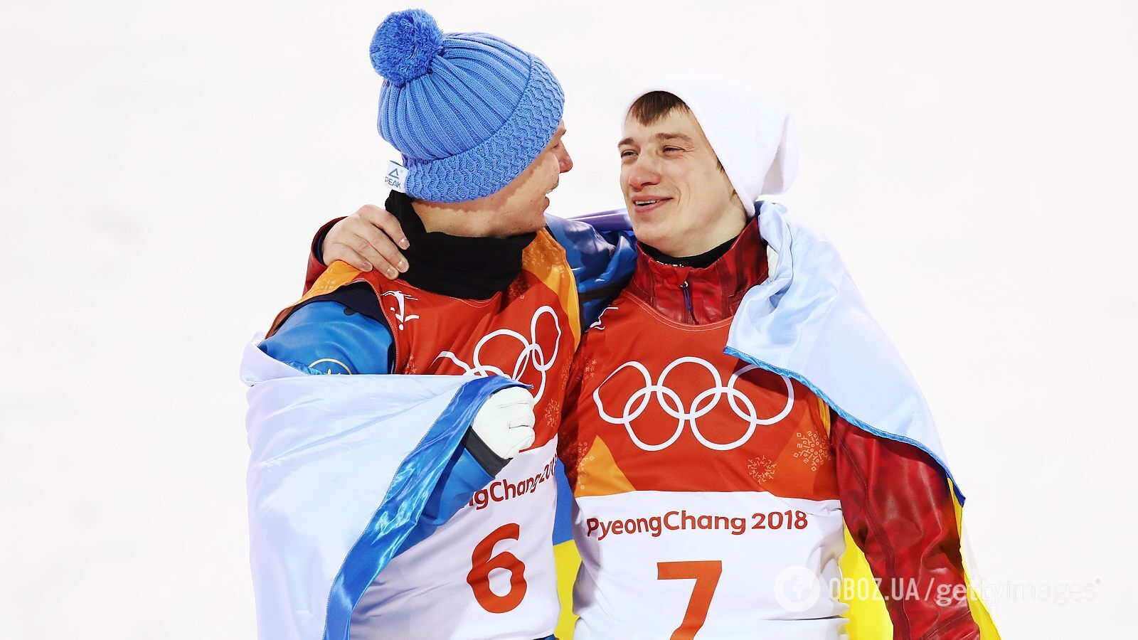 Украинский чемпион Александр Абраменко (слева) с соперником из России.