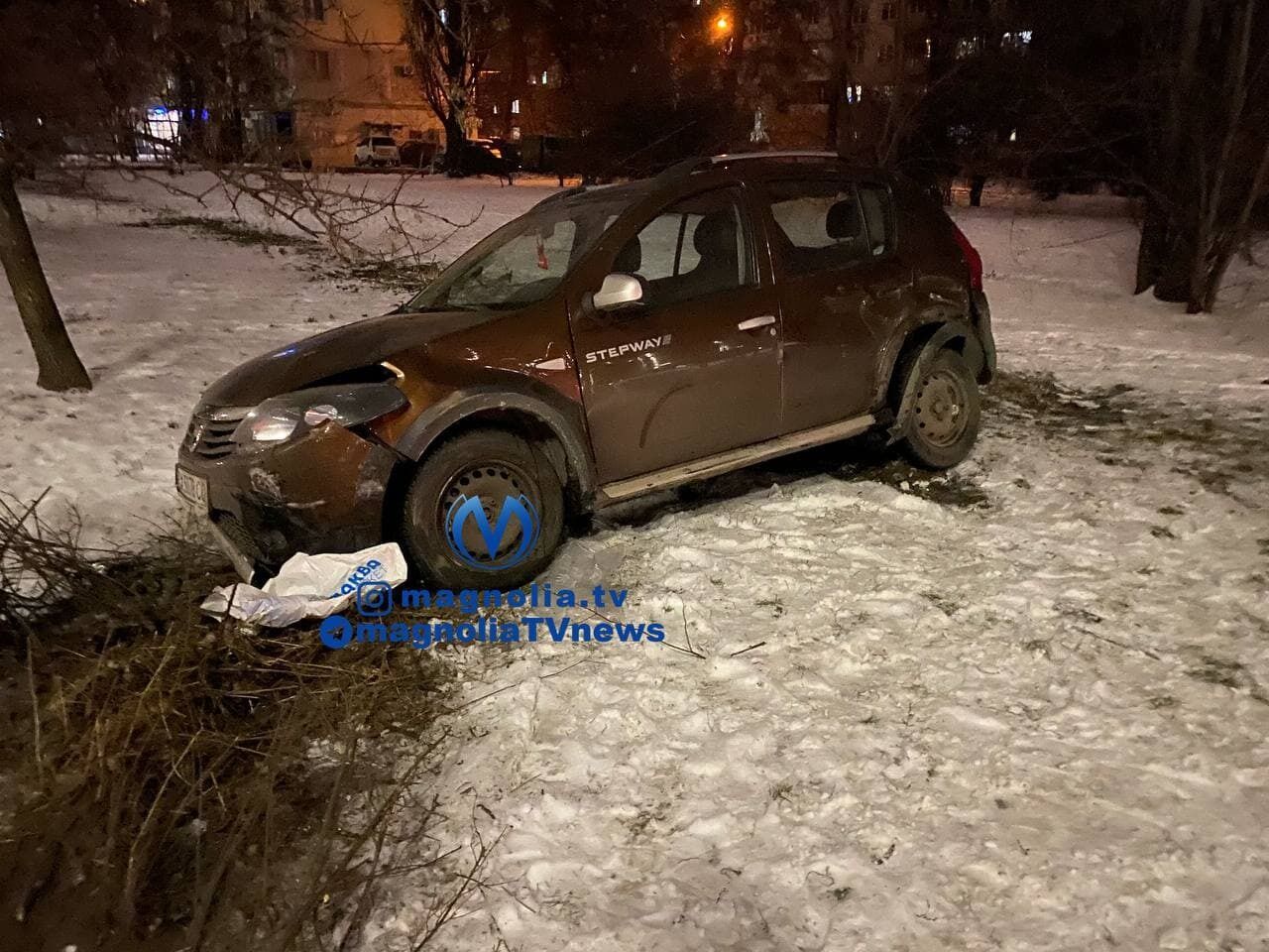 Після зіткнення Dacia виїхала на тротуар.