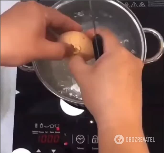 Технолоія приготування одразу трьох яєць в одній каструлі