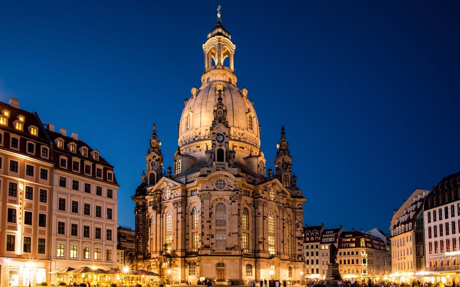 Один из самых известных примеров реконструкции – церковь Фрауэнкирхе в Дрездене
