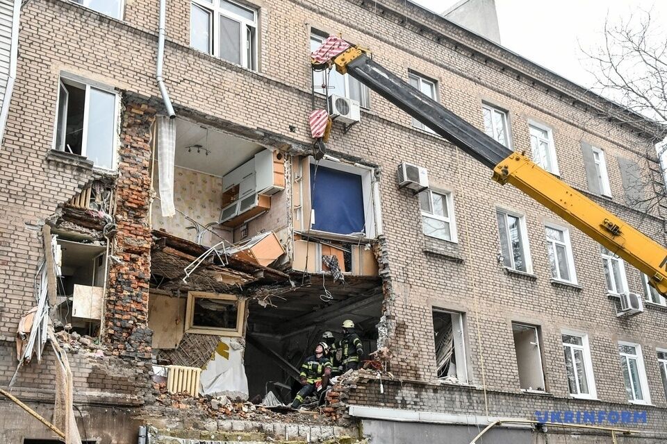 Влада міста провела екстрене засідання для допомоги жителям зруйнованого будинку