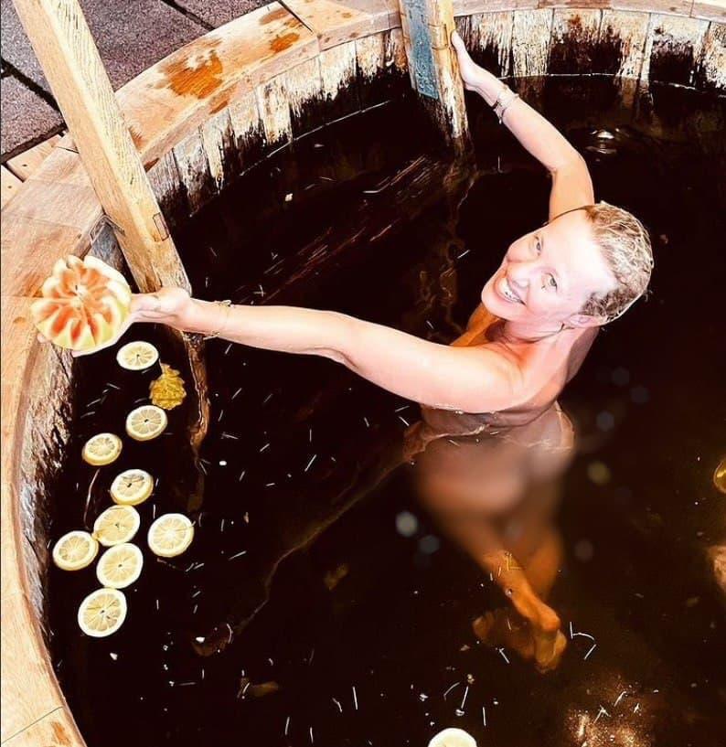 Ксения Собчак сфотографировалась голой в бане