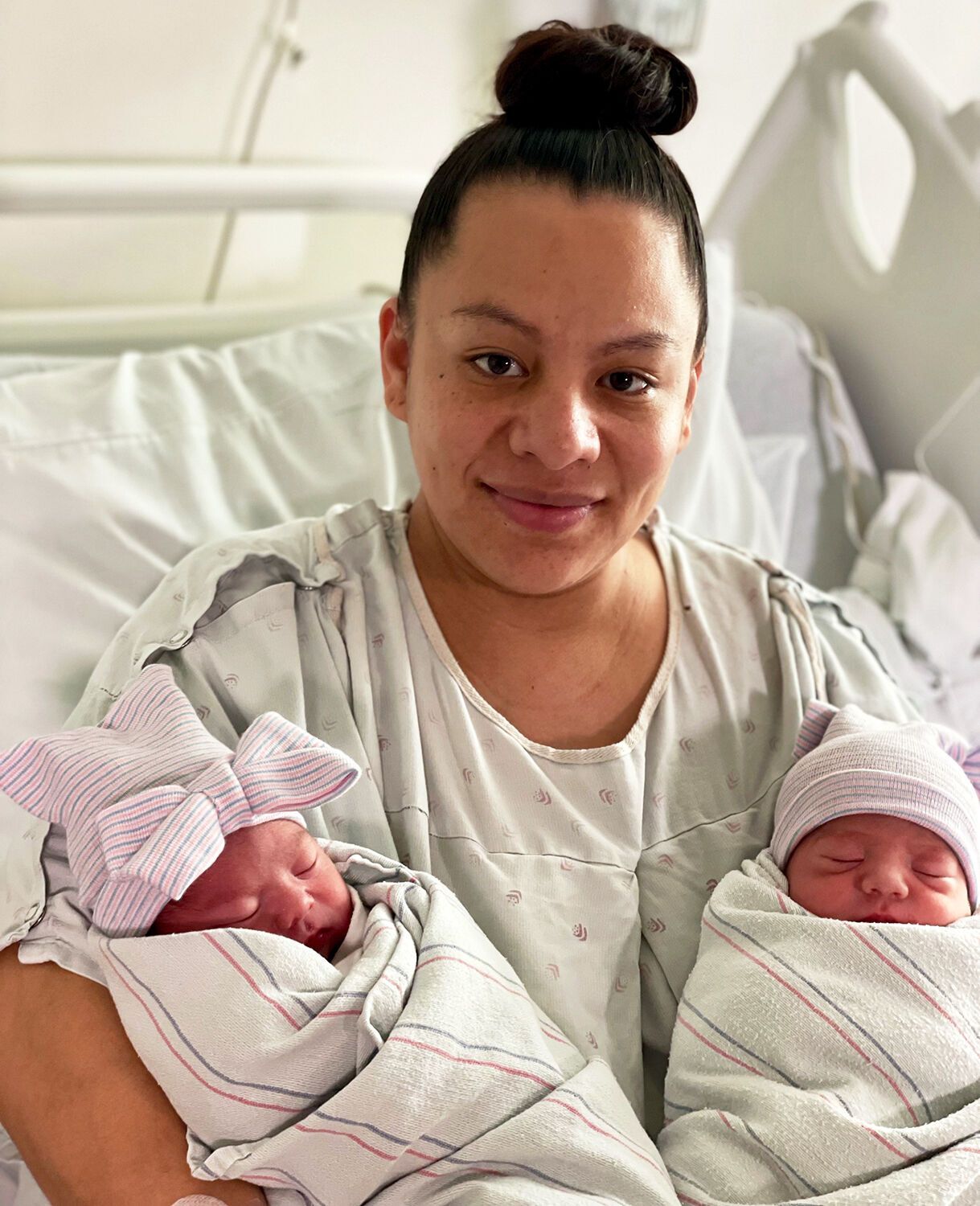 Фатима Мадригал родила близнецов в разные года