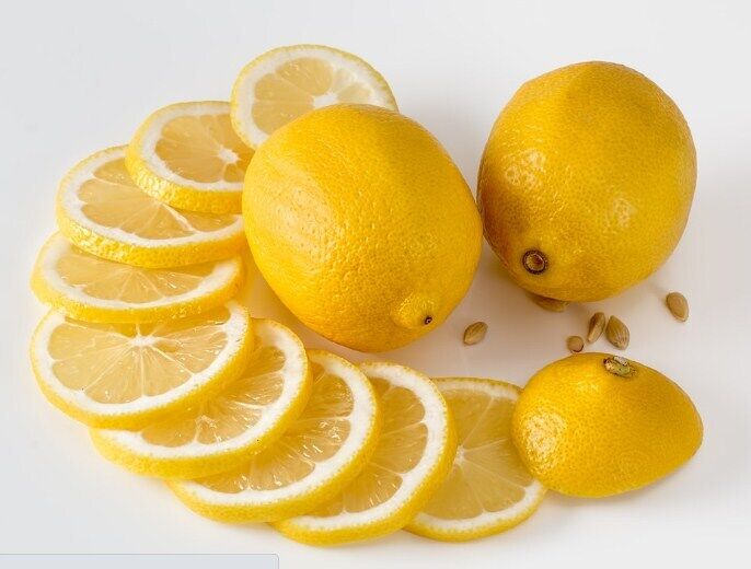 Лимон для видалення бруду з духовки
